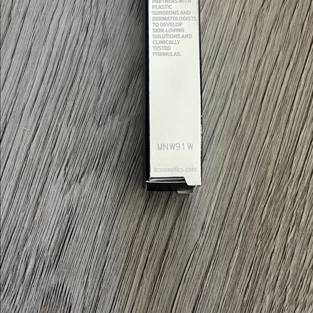 IT Cosmetics Bye Bye Under Eye Concealer - Black and Cream - Picture 3 of 3